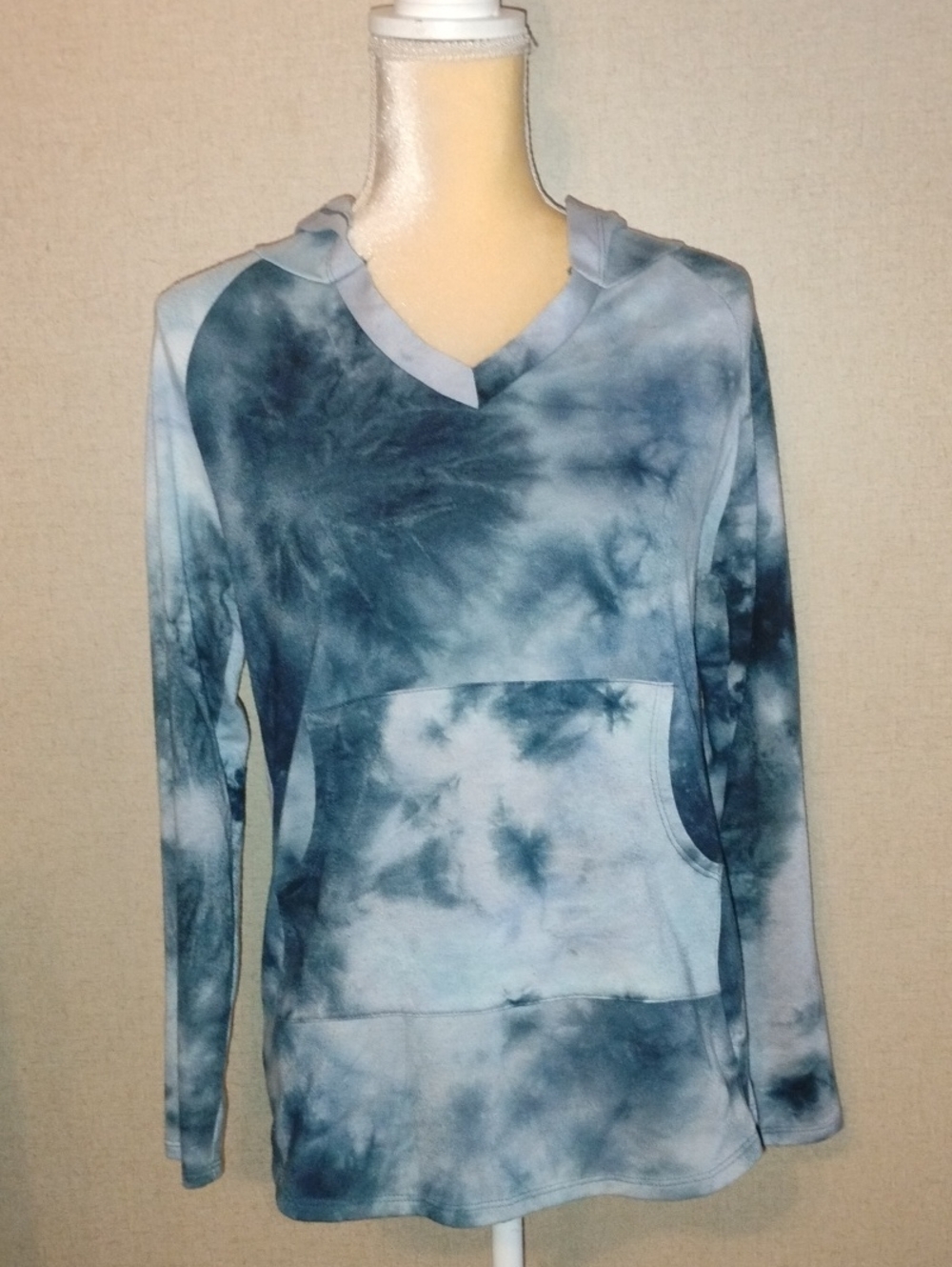 5/$15 Above And Beyond Women's S Blue Tie-Dye V-Neck Hoodie with Kangaroo Pocket